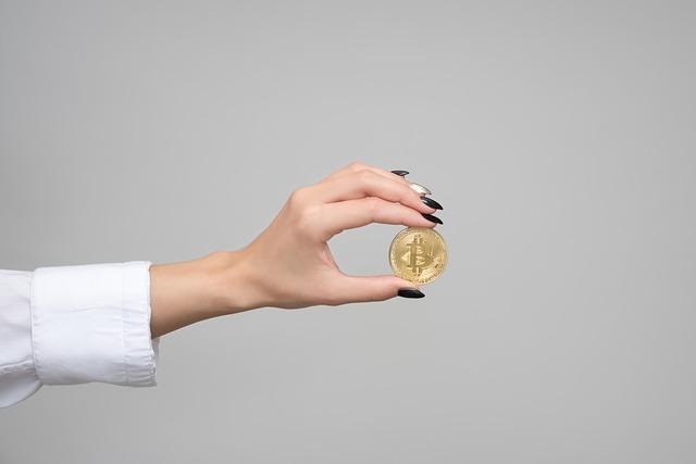 bitcoin mezi prsty